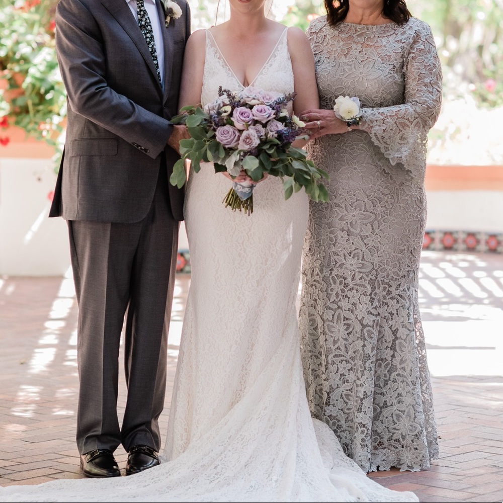 TERI JON LACE GOWN - Picture 6 of 6